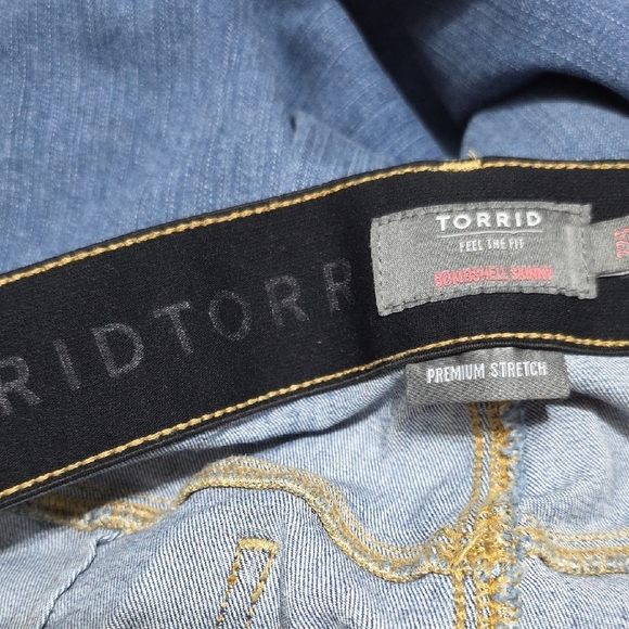 Torrid Distressed Bombshell Skinny Jeans Size 22S - Picture 6 of 6